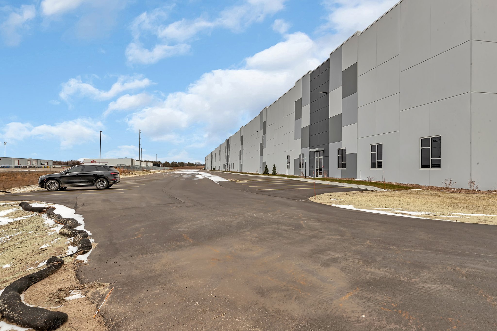 Building facade with accent panels